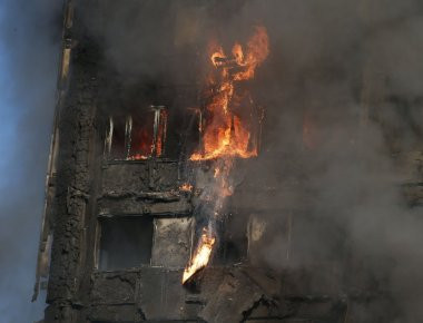 Λονδίνο: Μία ατρόμητη μάνα έσωσε την οικογένεια της από τη φωτιά πλημμυρίζοντας το διαμέρισμα τους